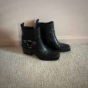 Steve Madden “Wells” ankle boot